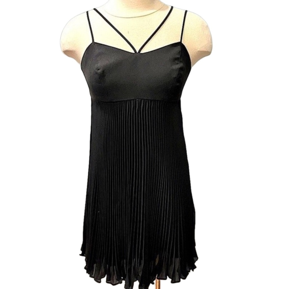 NOUVEAU BLACK STRAPPY SWEATHEART PLEATED COCKTAIL DRESS
